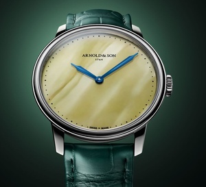 Arnold & Son HM Steel Amber : un cadran de toute beauté en ambre de la Baltique Arnold & Son HM Steel Amber : un cadran de toute beauté en ambre de la Baltique