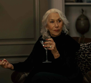 Mobland : Helen Mirren porte une Omega Constellation en or et acier