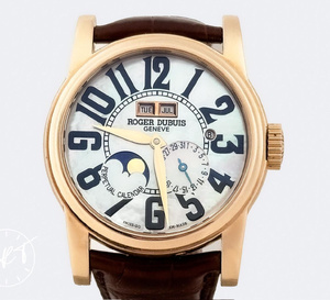Une Roger Dubuis Hommage Perpetual Calendar en or rose vendue par Artwatches.com