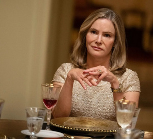 Fargo : Jennifer Jason Leigh porte une Rolex Datejust en or et acier
