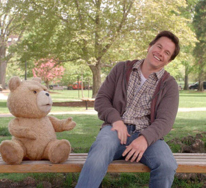 Ted : Mark Wahlberg porte une montre Movado Museum