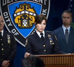 Brooklyn 99 : Gina Gershon porte une Rolex Submariner Date en acier
