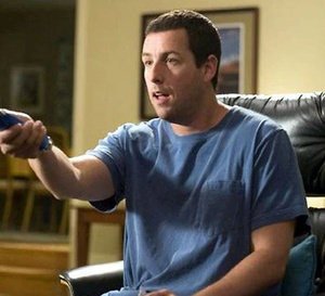 Click, télécommandez votre vie : Adam Sandler porte une Hamilton Khaki Action en acier