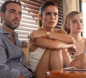 Medusa : Juana Acosta porte une Rolex Lady Datejust en or jaune