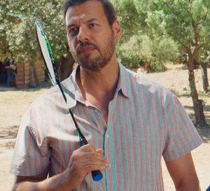 Classe Moyenne : Laurent Lafitte porte une Santos de chez Cartier