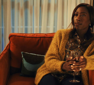 Patriarche : Nikki Amuka-Bird porte une Rolex Datejust 26 mm en or et acier