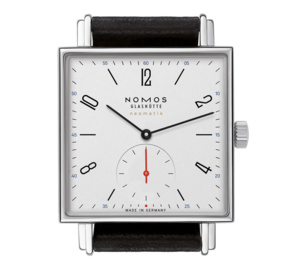 Nomos Tetra neomatik : montre carrée, automatique, design et fine