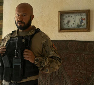 The terminal list, Dark Wolf : Dar Salim porte une Seiko Arabic SNKP21