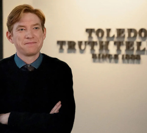 The paper : Domhall Gleason porte un chronographe Hamilton Intramatic