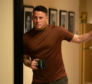 To the Moon : Shanning Tatum porte une Omega Speedmaster en acier