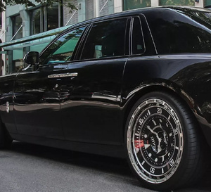 Allemagne : une Rolls-Royce Phantom chaussées de jantes "Rolex Submariner"...