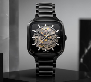 Rado True Square Skeleton : quand douze index en diamants rythment les heures