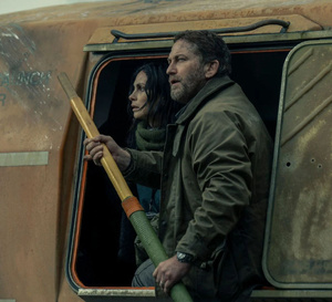 Greenland Migration : Gerard Butler porte un chrono Festina Swiss Made