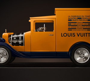 Les légendaires camionnettes Louis Vuitton se réinventent en objets du temps
