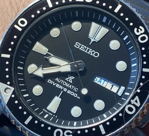 Seiko : le samedi en bleu et le dimanche en rouge, entre tradition, culture et identité horlogère