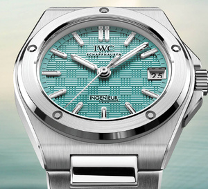 IWC : l'Ingenieur 35 mm se pare d'une couleur "pool" très estivale