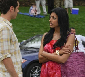 Royal Pains : Reshma Shetty porte une montre Heure H d'Hermès