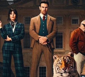 The Gentlemen saison 2 : Theo James porte une Omega Speedmaster en or jaune