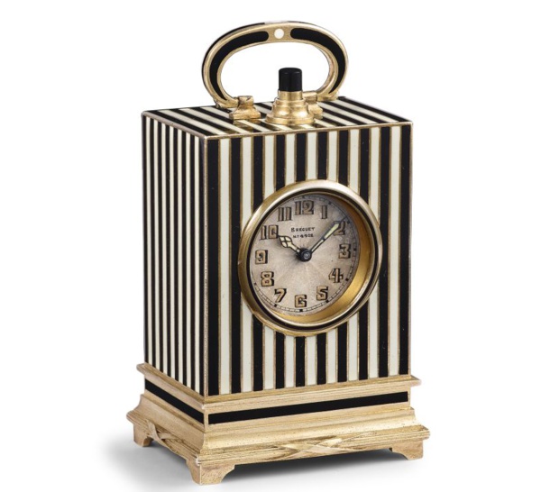 Pendulette à répétition des minutes Breguet n°4418 : cette pièce de fantaisie, à « boite cubique » en bronze émaillé et cadran à « chiffres cubistes » a été fabriquée en 1921. © Breguet