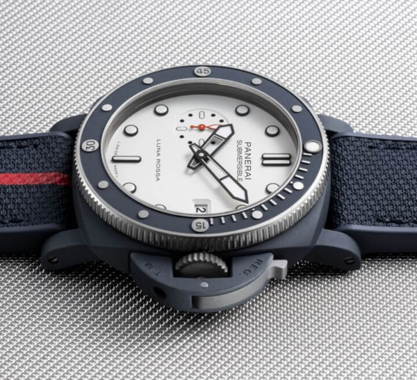 Panerai Submersible QuarantaQuattro Luna Rossa Ti-Ceramitech : pour poignets marins