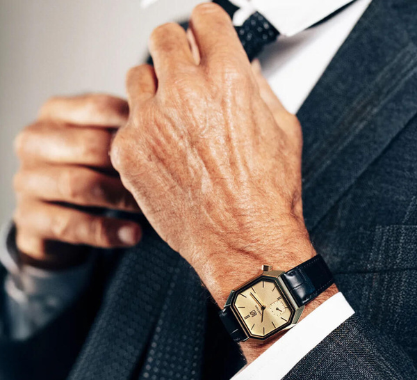 Cinq montres chics et décalées à porter pendants les dîners de fin d'année