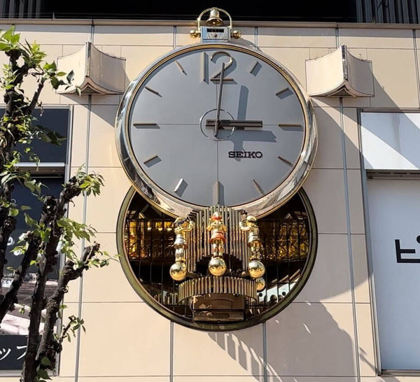L'horloge automate du Yurakucho Mullion : quand Seiko inventait un nouveau rendez-vous tokyoïte