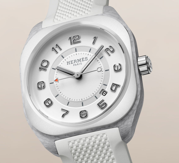 Hermès H08 : le jeu des matières en bleu et blanc