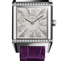 Reverso Squadra Lady : cadran de nacre blanche, boitier serti et bracelet interchangeable