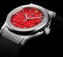 Hublot Classic Fusion Titanium édition limitée : cadran en laque rouge et étoile d'or