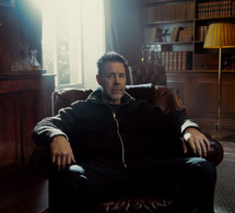Mobland : Paddy Considine porte un chronographe Hublot Classic Fusion