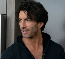 Jamais Plus : Justin Baldoni porte un chronographe TAG Heuer Carrera en or jaune