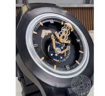 Le chef pâtissier Amaury Guichon réalise une montre Freak Ulysse Nardin entièrement en chocolat !
