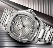 Mido Multifort TV Big Date : allure monochrome pour version titane