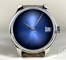 Une Moser &amp; Co Endeavor QP en acier vendue par Artwatches.com