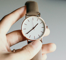 Comment choisir une montre pour homme qui traverse les années : style, qualité et entretien