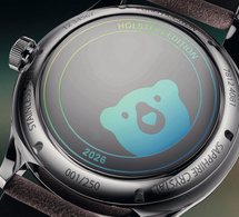 Oris Hölstein édition 2026 : quand l'Oris Bear scintille aux couleurs de l'arc-en-ciel !
