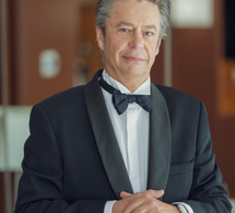 Dix pour cent : Thibault de Montalembert porte une montre Reverso Moonphase