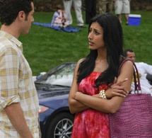 Royal Pains : Reshma Shetty porte une montre Heure H d'Hermès