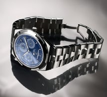 Vacheron Constantin : une Overseas QP ultra-plat en or blanc avec cadran azur en édition limitée