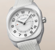 Hermès H08 : le jeu des matières en bleu et blanc