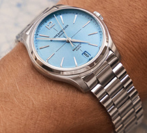 Baume &amp; Mercier Clifton : le bleu glacier associé au fameux calibre Baumatic
