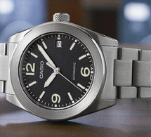 Casio CMK-100 : une montre automatique polyvalente en titane à moins de 300 euros